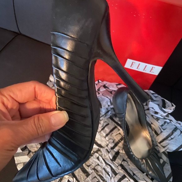 Black Pointed Tow Stiletto Heel Pump - Picture 2 of 8